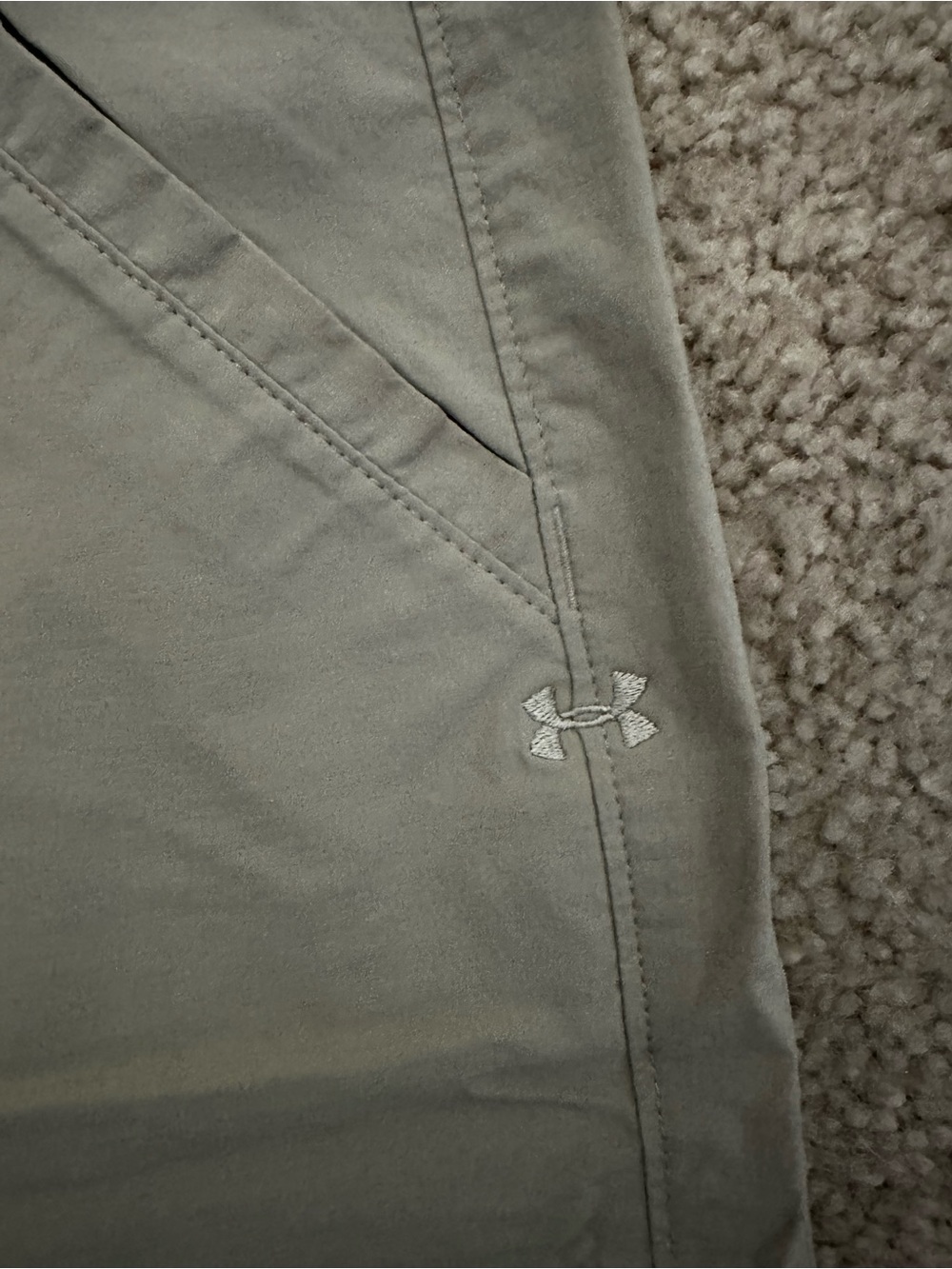 Under Armour Heat Gear Performance Shorts in Khaki Tan Size 36 EUC - Picture 6 of 8